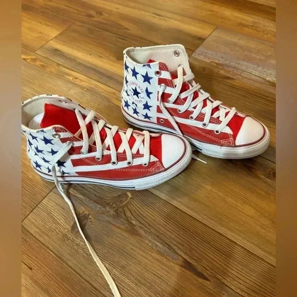 Converse Other - Converse Youth Kid’s Unisex American Flag High Top Sneakers - Size 4 like new